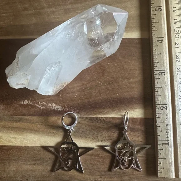 NWT David Bowie Ziggy Stardust silver colored earrings - Picture 2 of 4